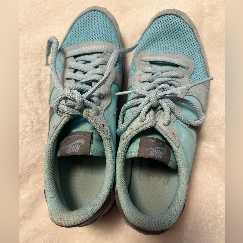 NIKE international glacier shoes